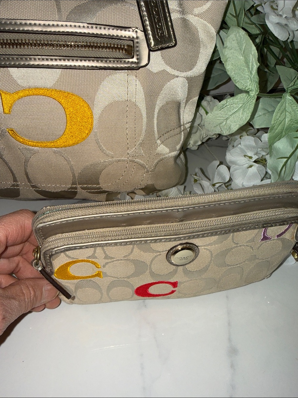 Coach Poppy Beige Signature Canvas Tote with Metallic Trim Multicolor & wallet - Picture 4 of 13